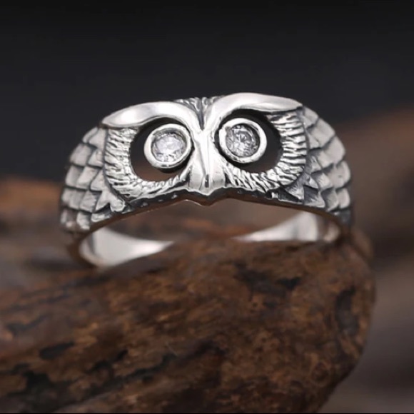 Silver Tone Diamond Eye Owl Ring - Picture 2 of 7